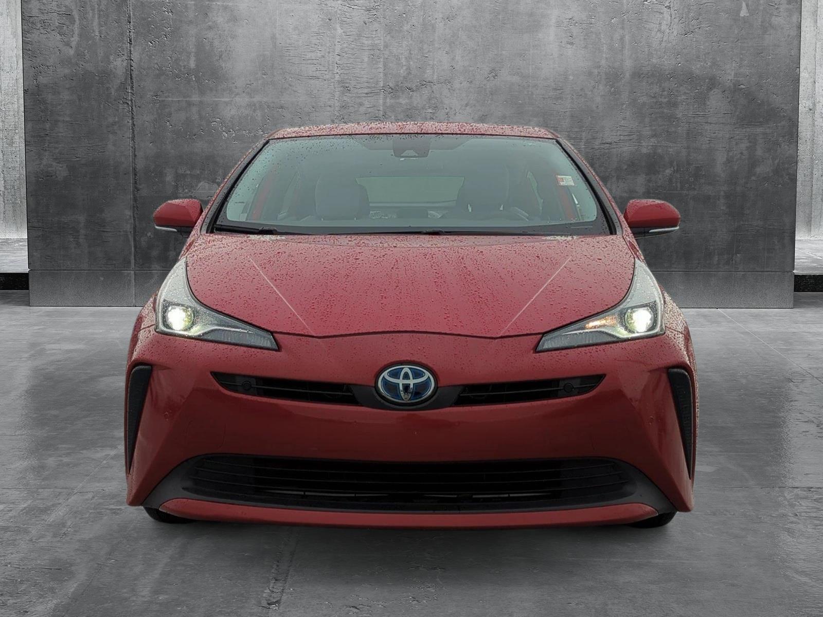 2019 Toyota Prius LE photo 2