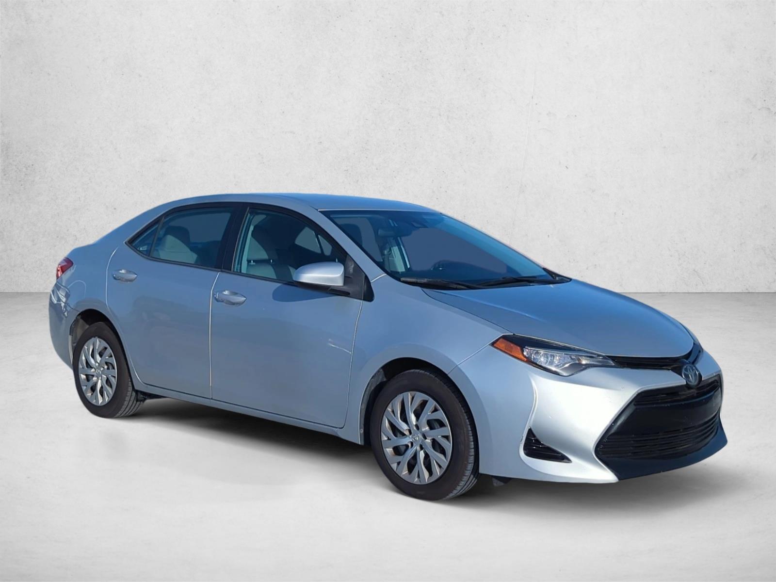2017 Toyota Corolla LE photo 2