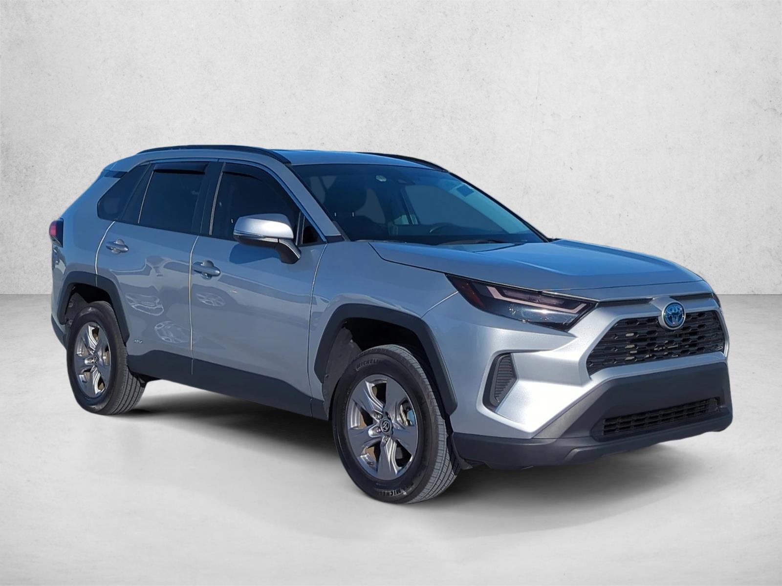 2024 Toyota RAV4 Hybrid XLE photo 2