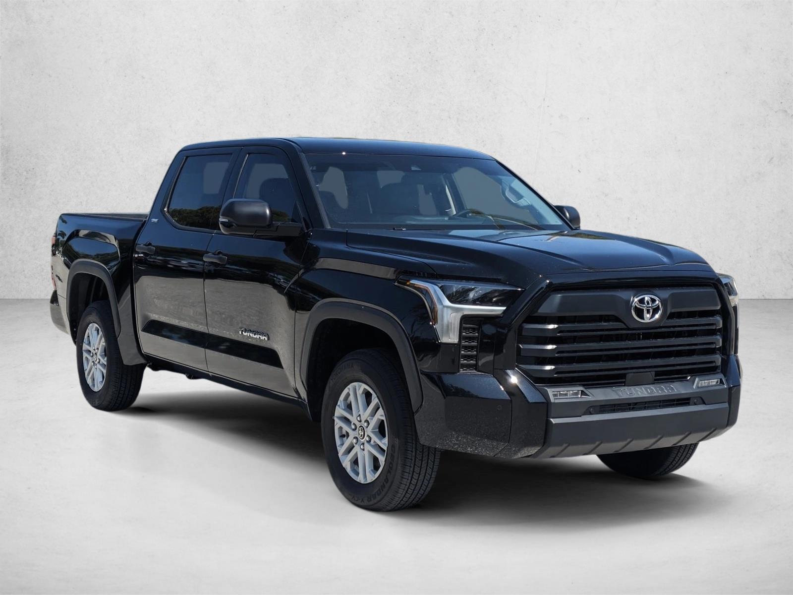 2024 Toyota Tundra SR5 CrewMax photo 3