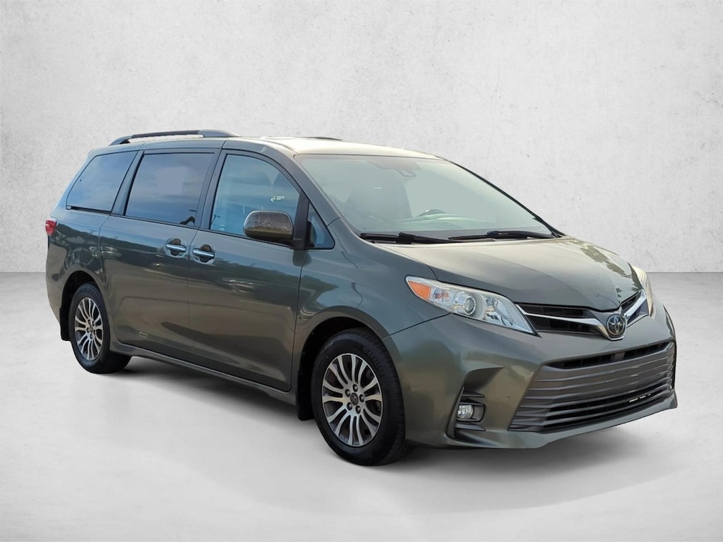 Used 2018 Toyota Sienna XLE 8 Passenger Van Passenger Van