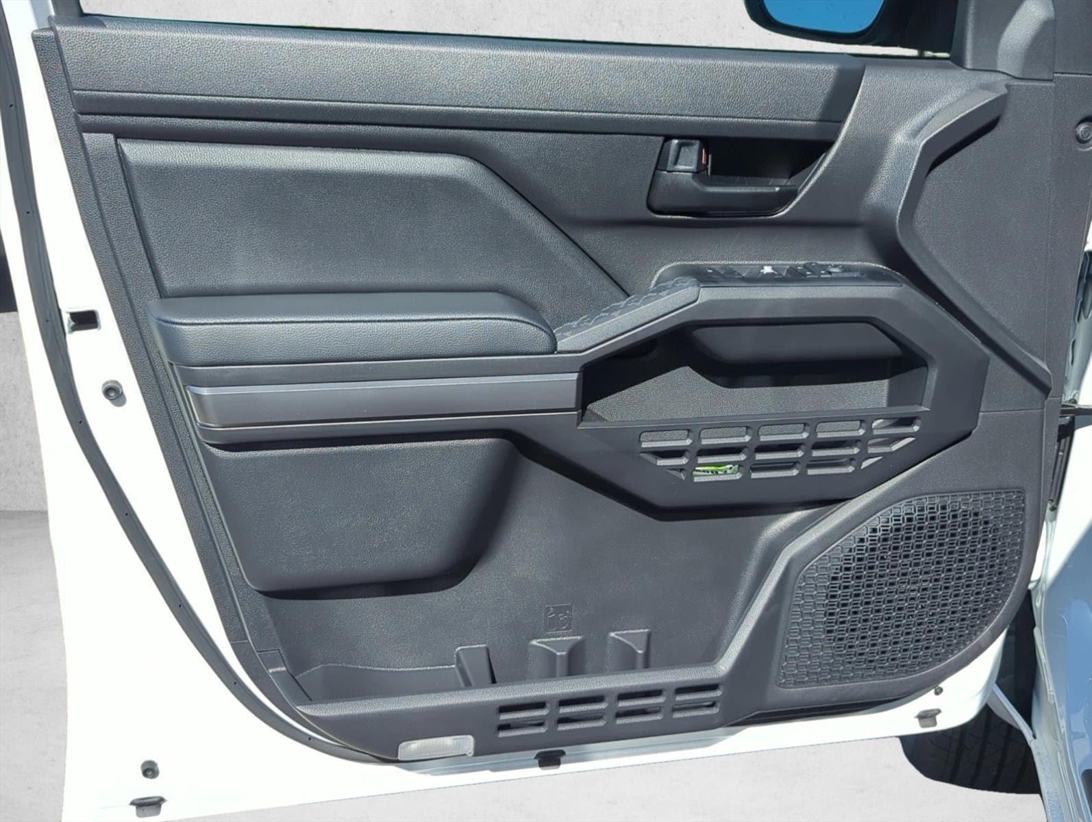 2026 Toyota Tacoma SR5 - Photo 9