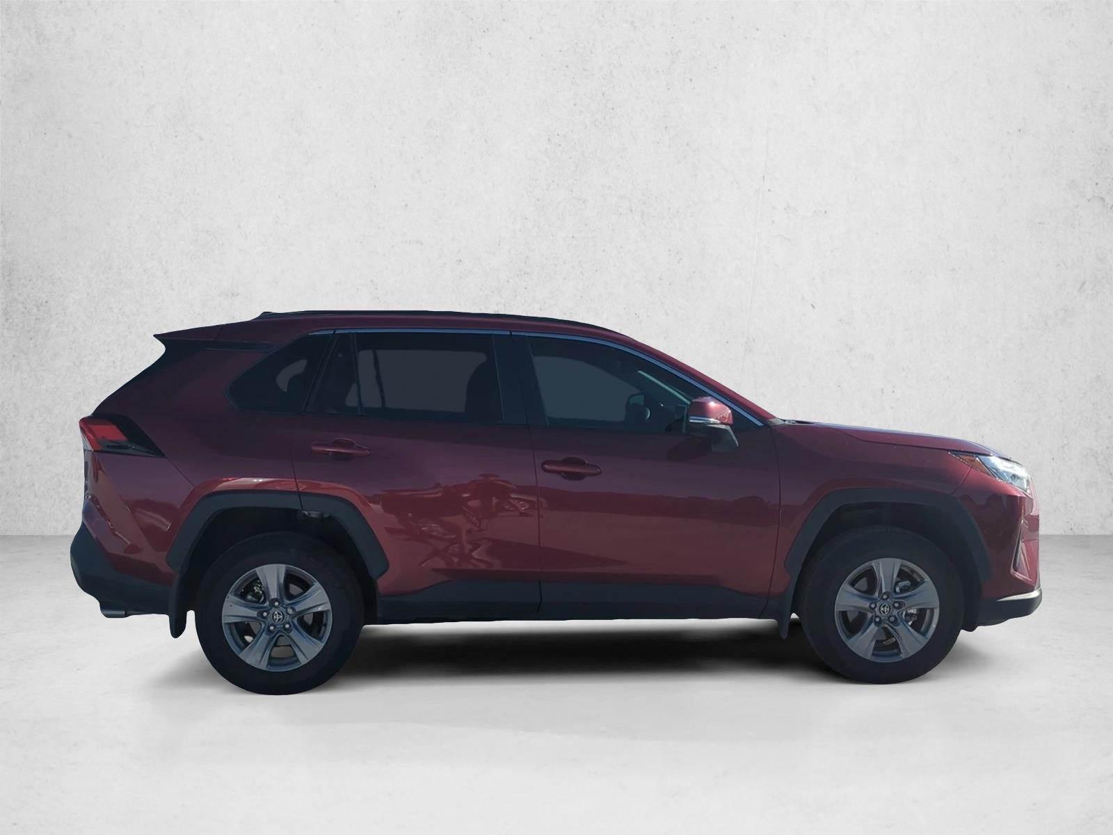 2025 Toyota RAV4 XLE photo 4