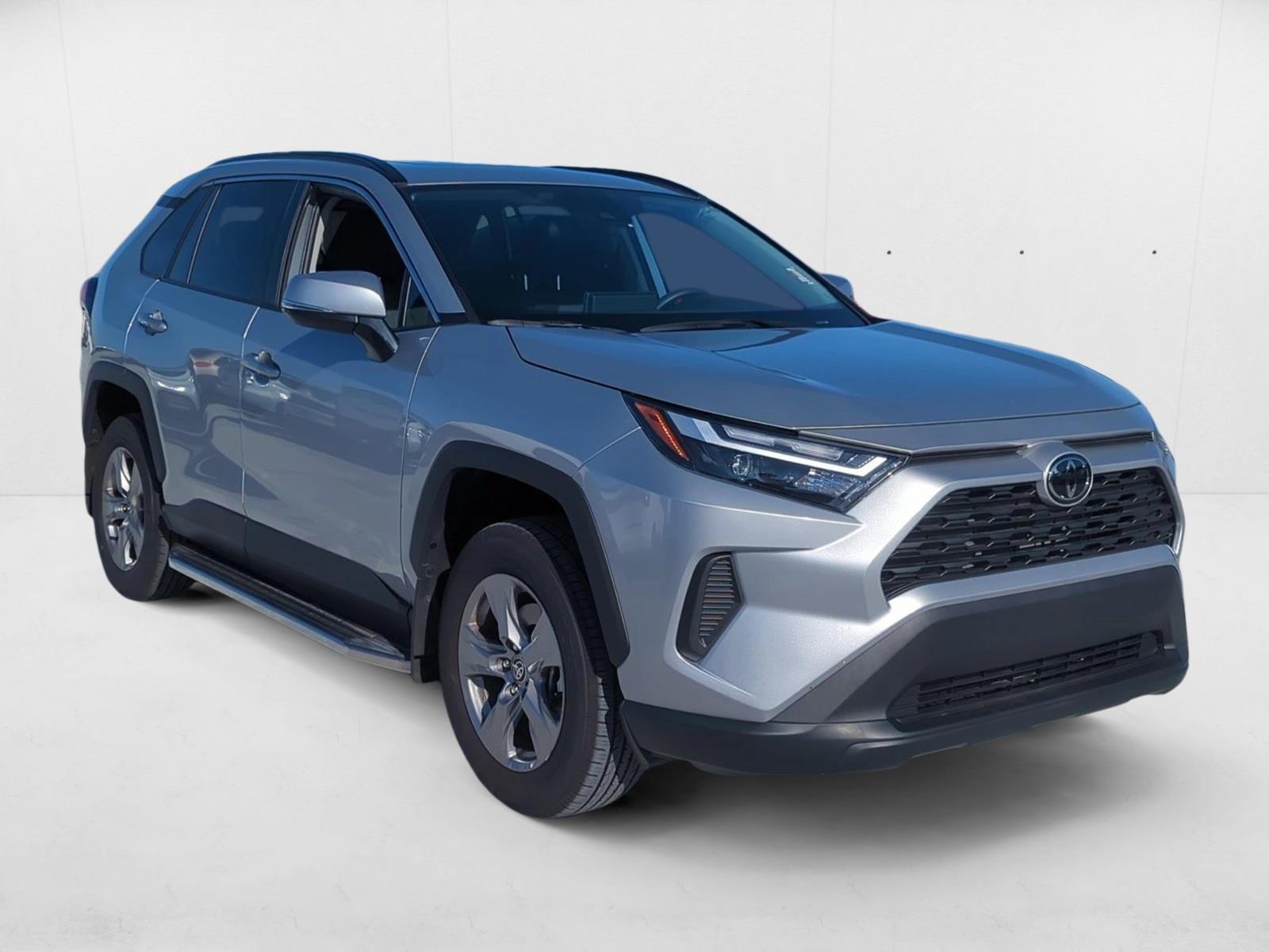 2024 Toyota RAV4 XLE photo 3