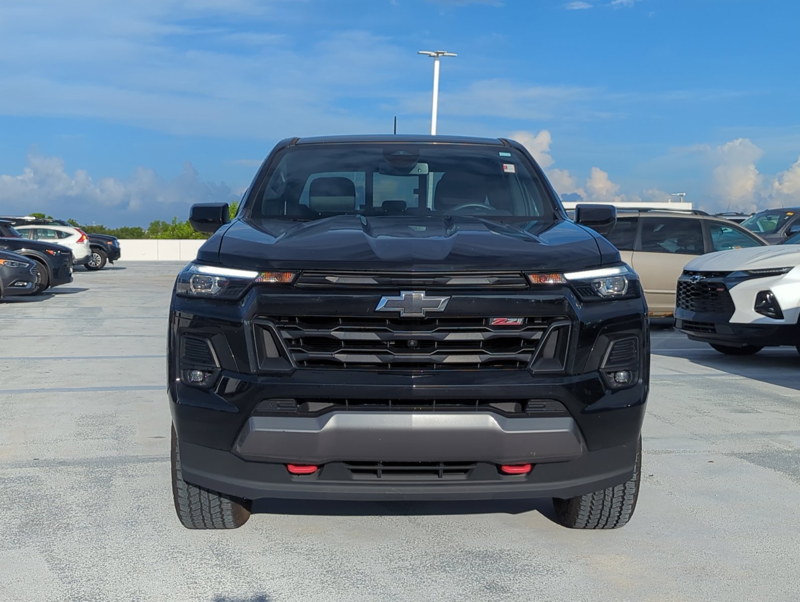 2023 Chevrolet Colorado Z71 photo 2