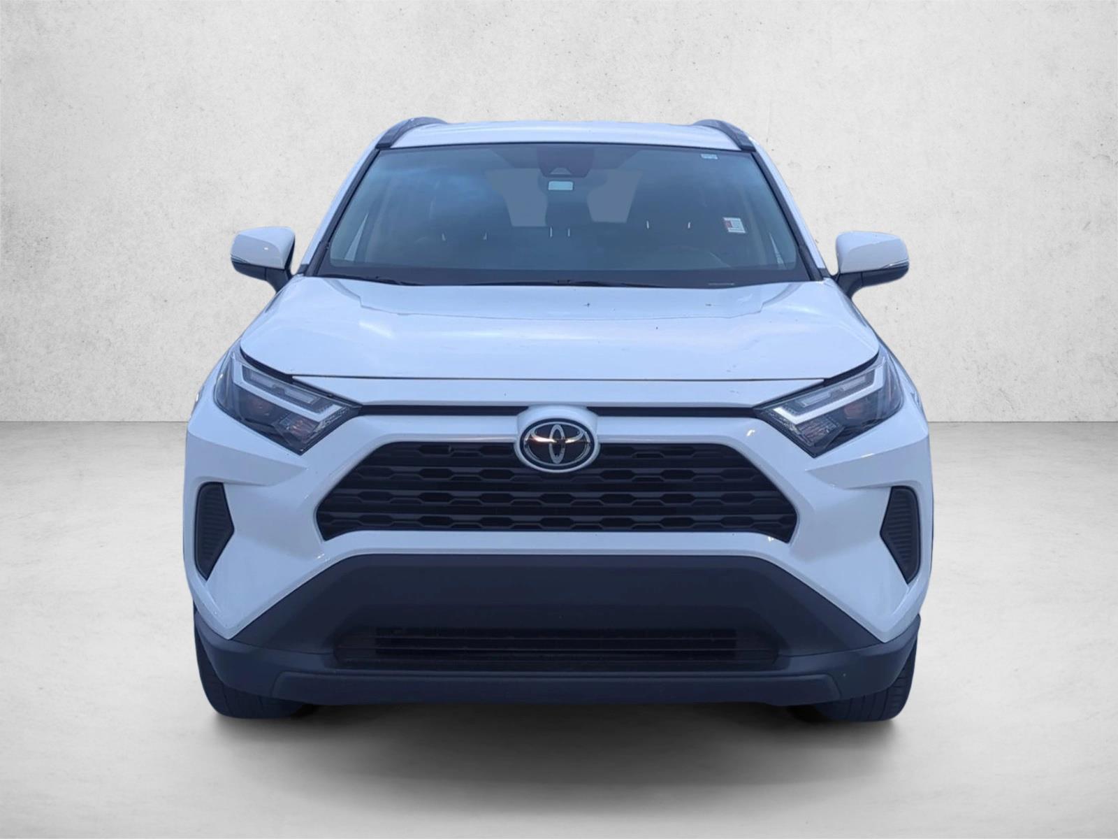 2022 Toyota RAV4 XLE photo 2
