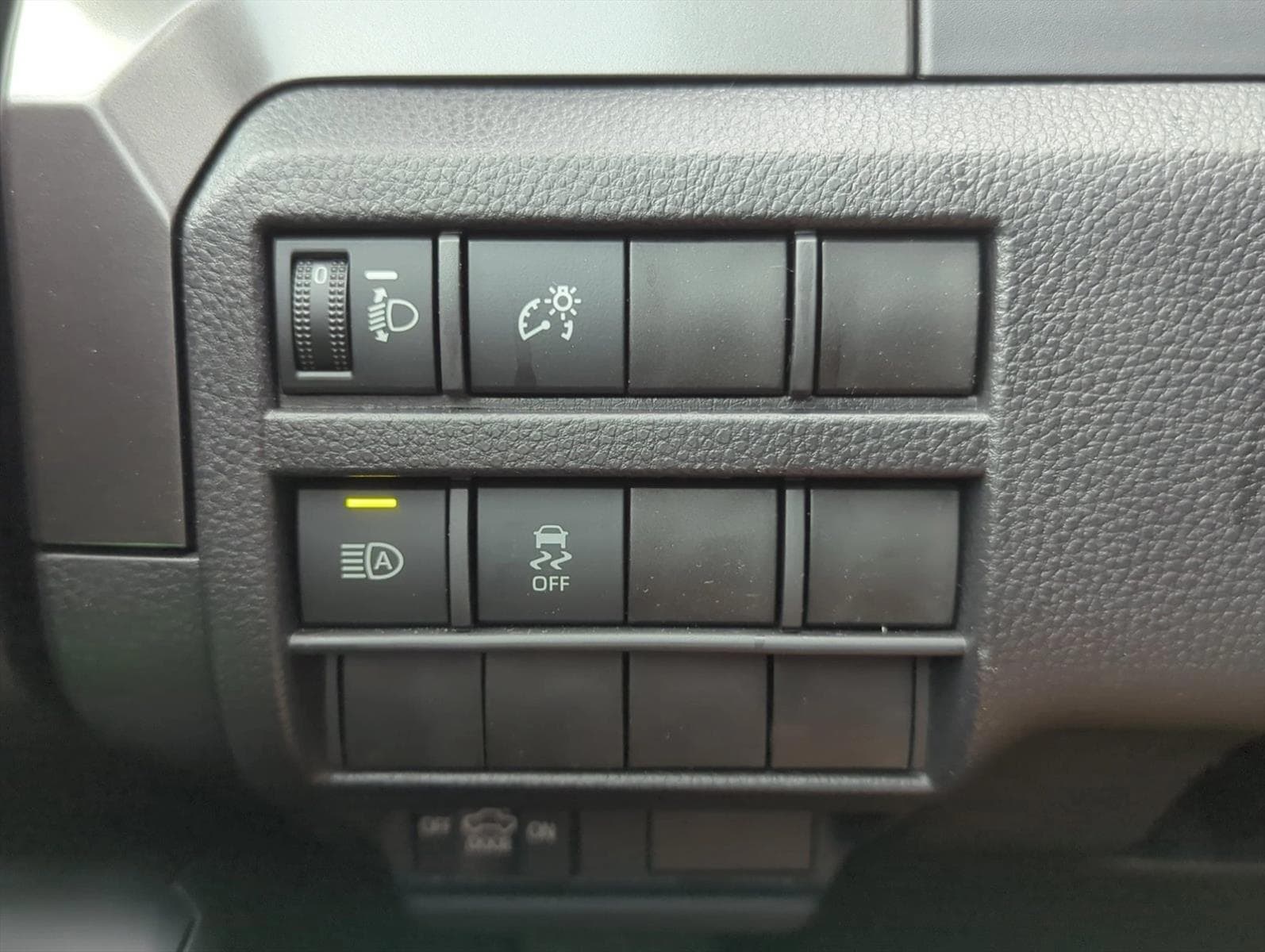 2025 Toyota Tacoma SR5 - Photo 23