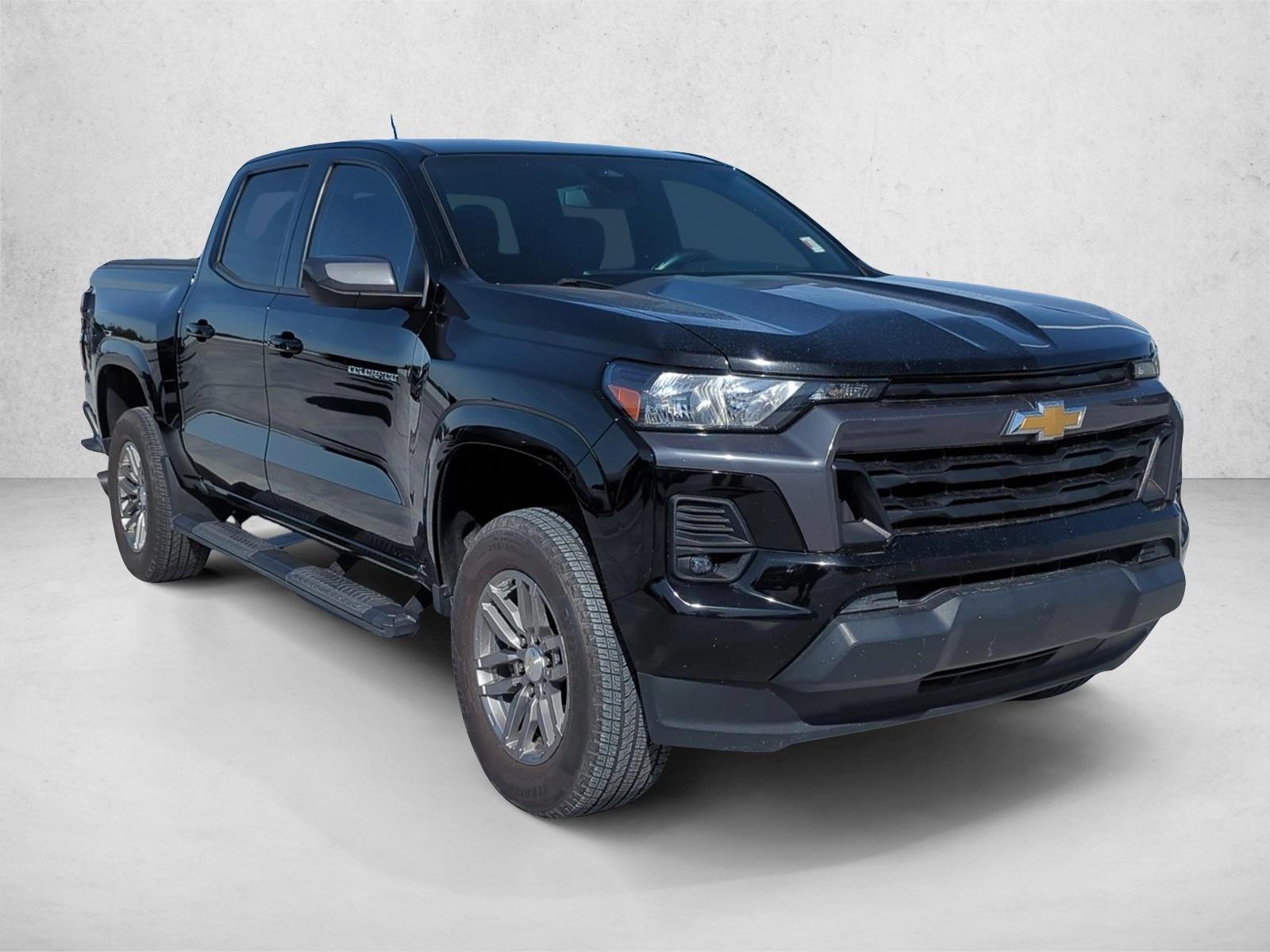 2023 Chevrolet Colorado LT photo 3