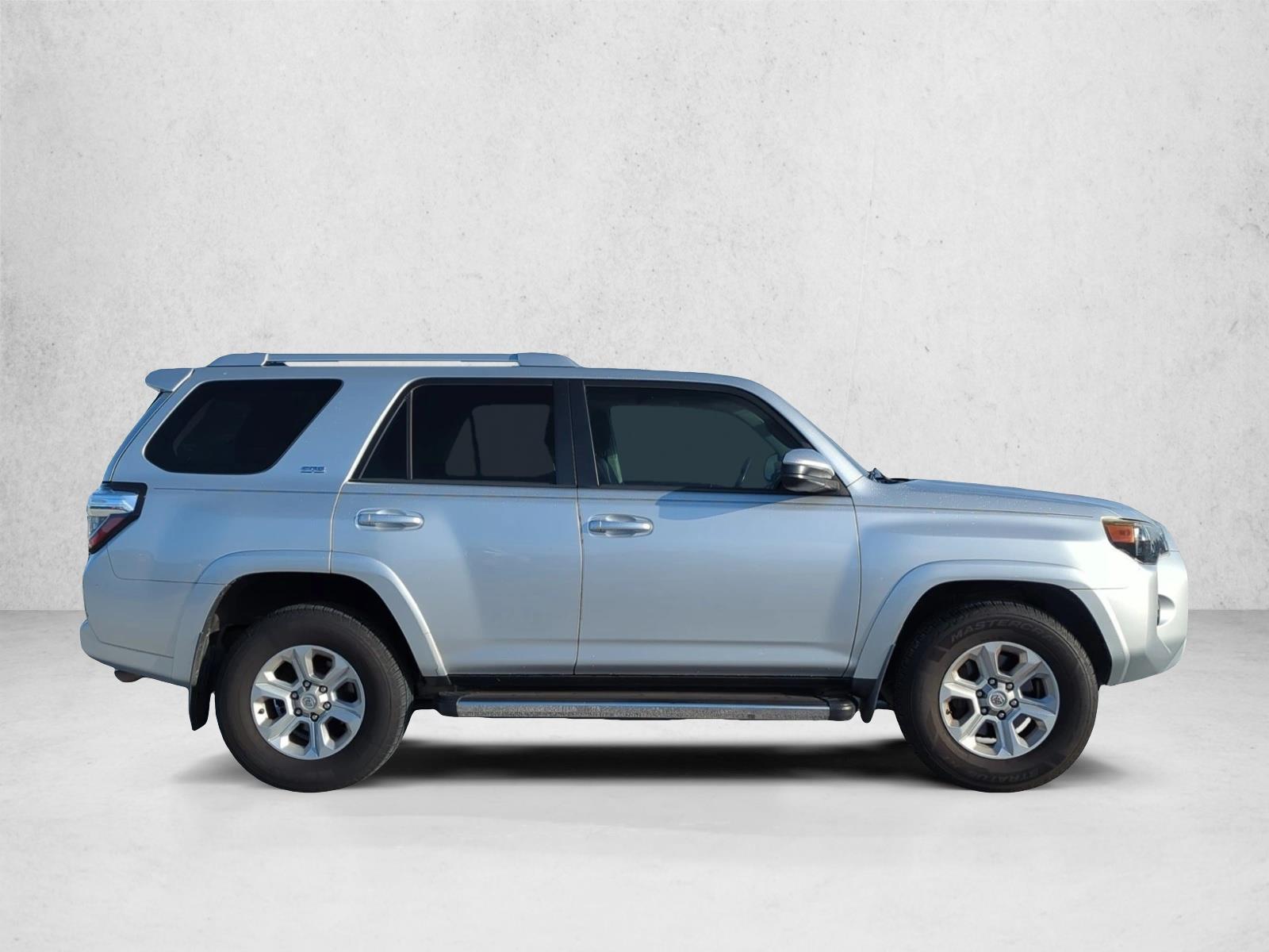 2018 Toyota 4Runner SR5 photo 4