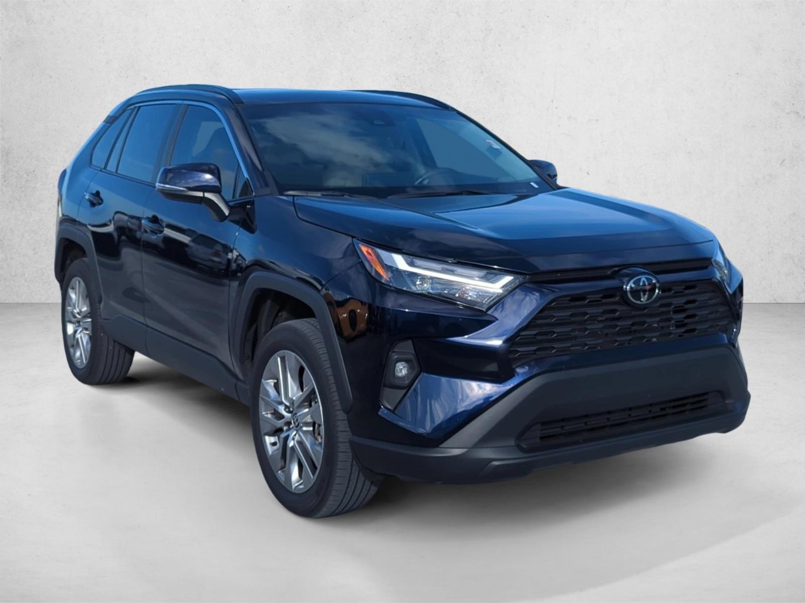 2023 Toyota RAV4 XLE Premium photo 3