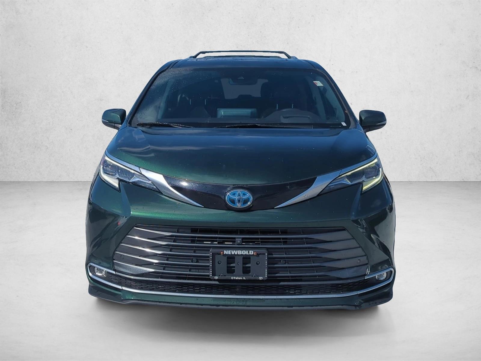 2021 Toyota Sienna Platinum photo 2