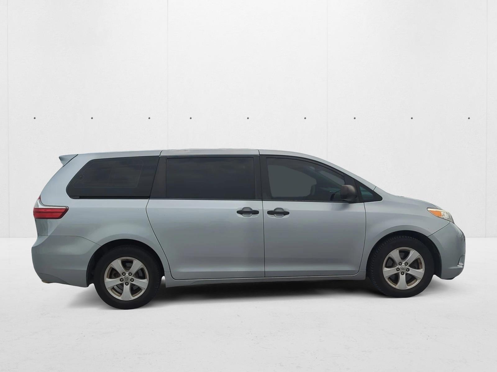 2015 Toyota Sienna L photo 4
