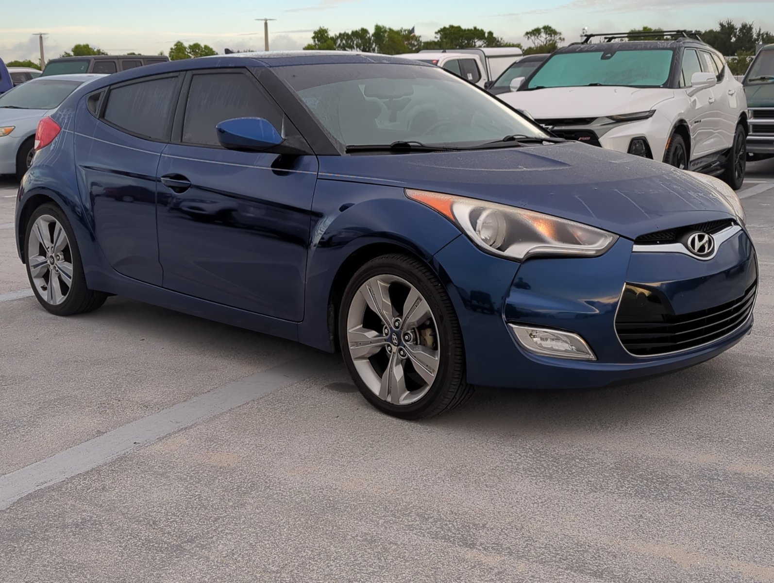 2017 Hyundai Veloster Value Edition photo 3