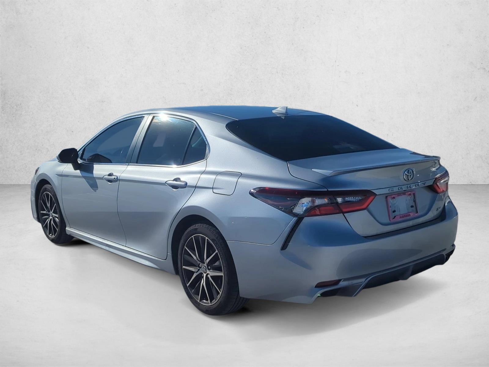 2023 Toyota Camry SE photo 3