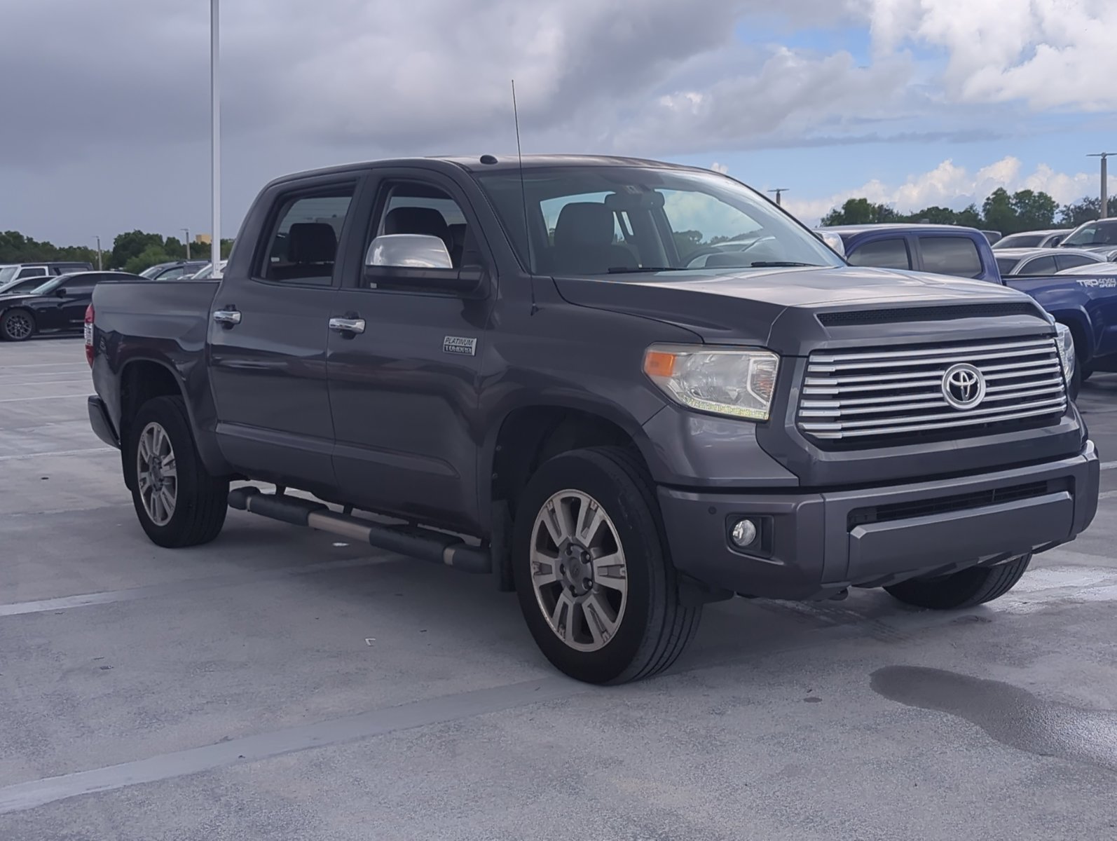 2017 Toyota Tundra Platinum CrewMax photo 3