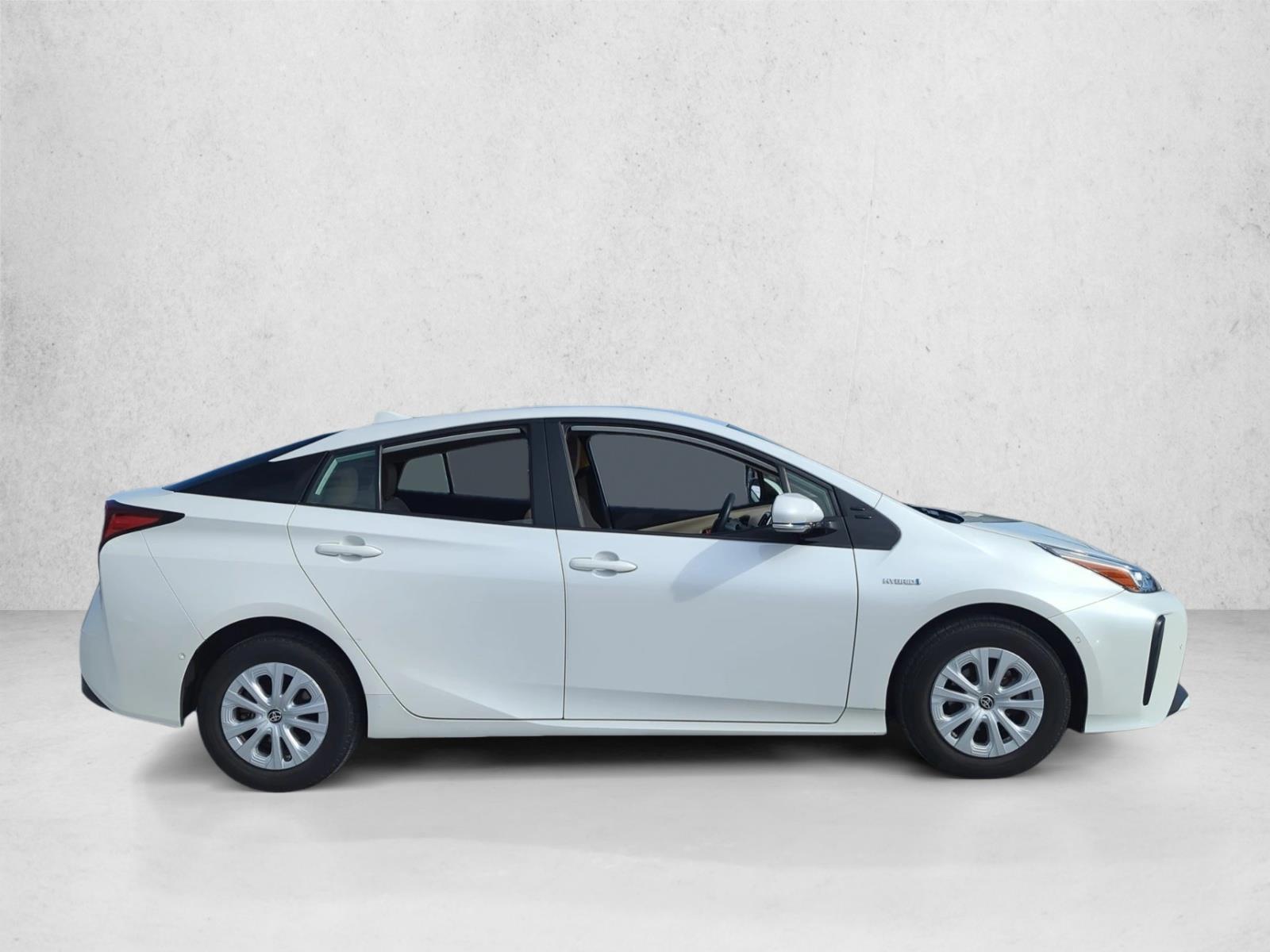 2019 Toyota Prius LE photo 4