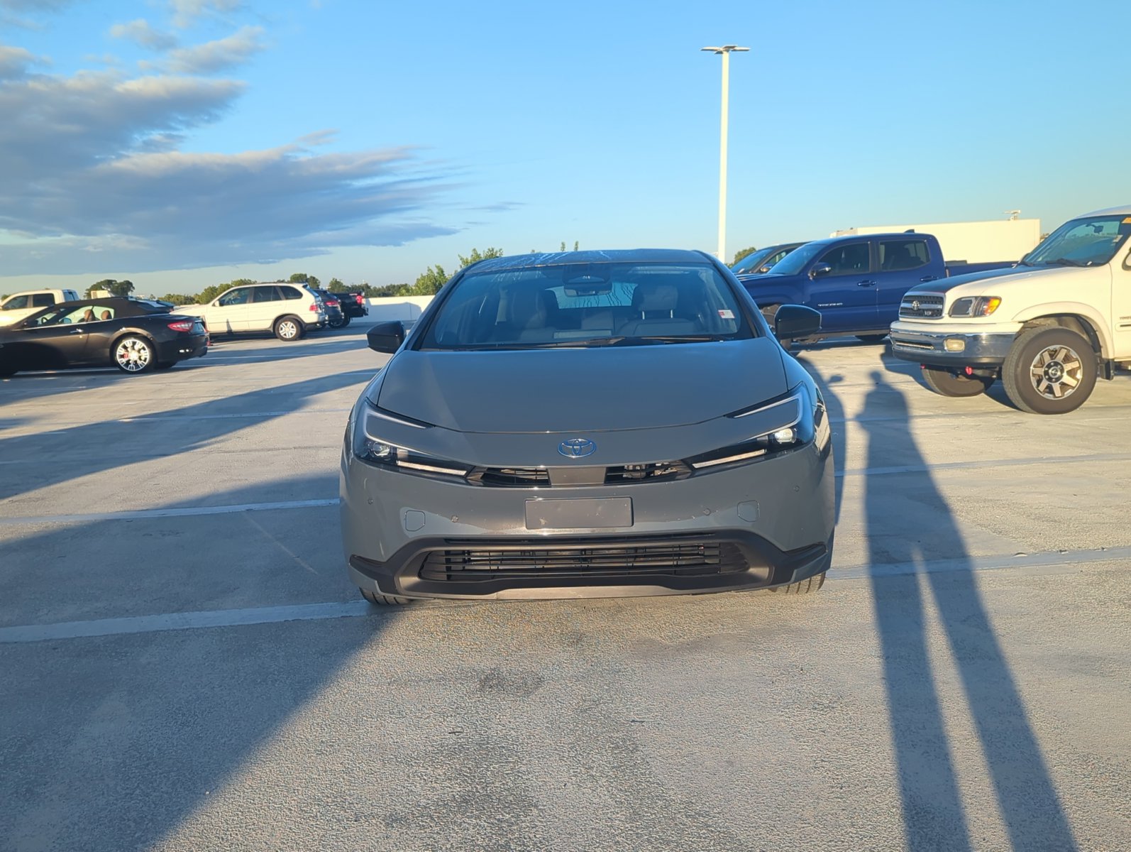 2024 Toyota Prius LE photo 2