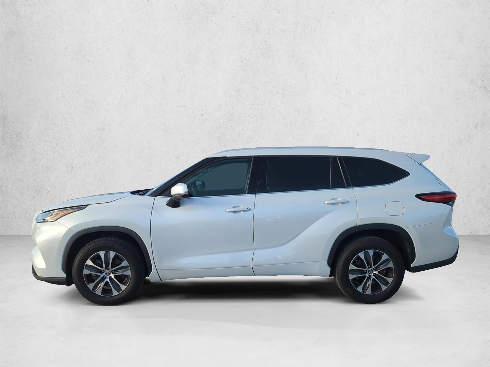 2022 Toyota Highlander XLE photo 4