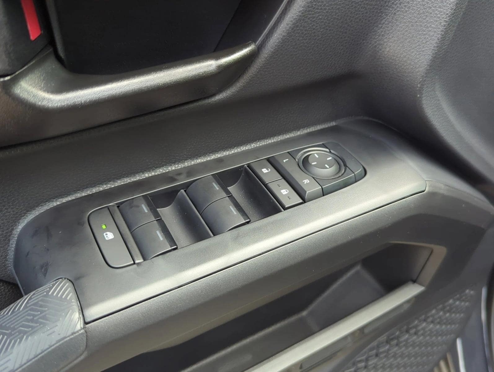2026 Toyota Tacoma SR5 - Photo 11