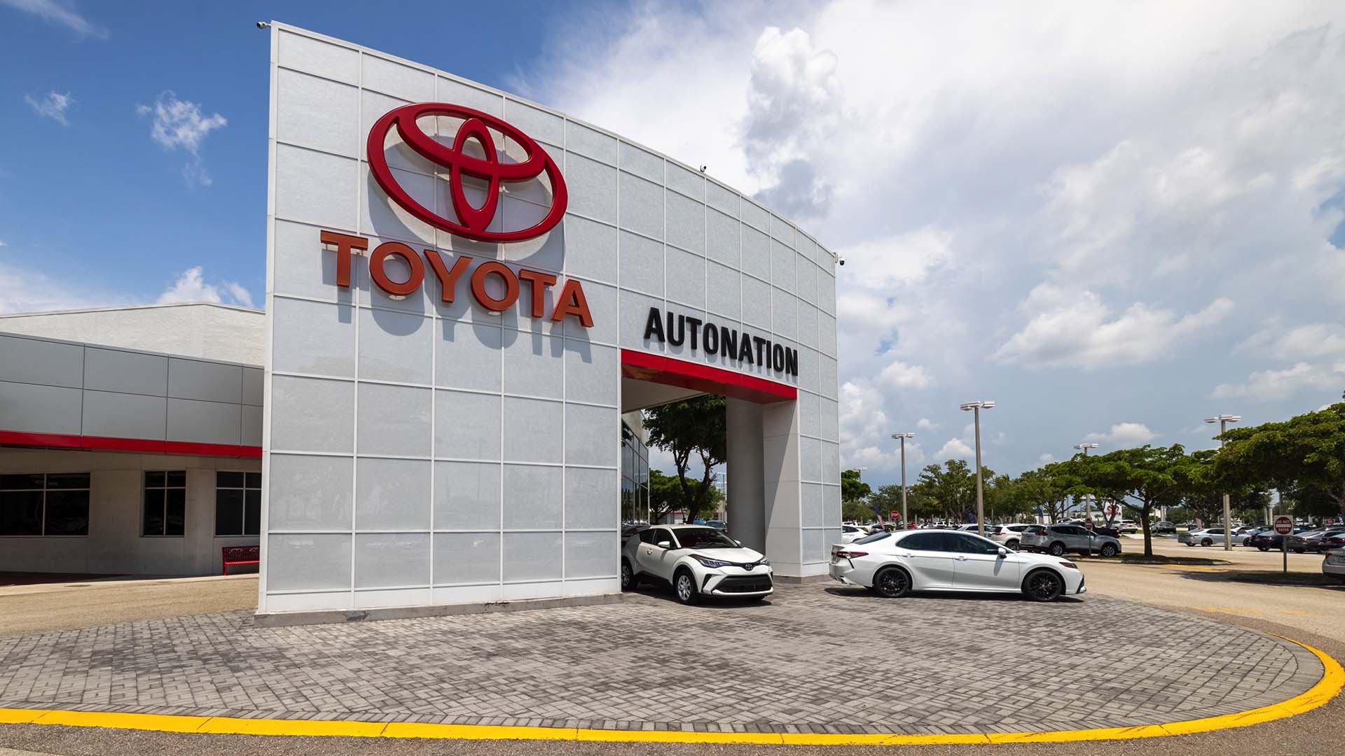 Exterior view of AutoNation Toyota Fort Myers