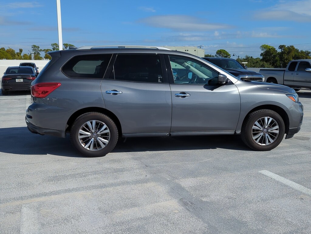Used 2020 Nissan Pathfinder SL SUV