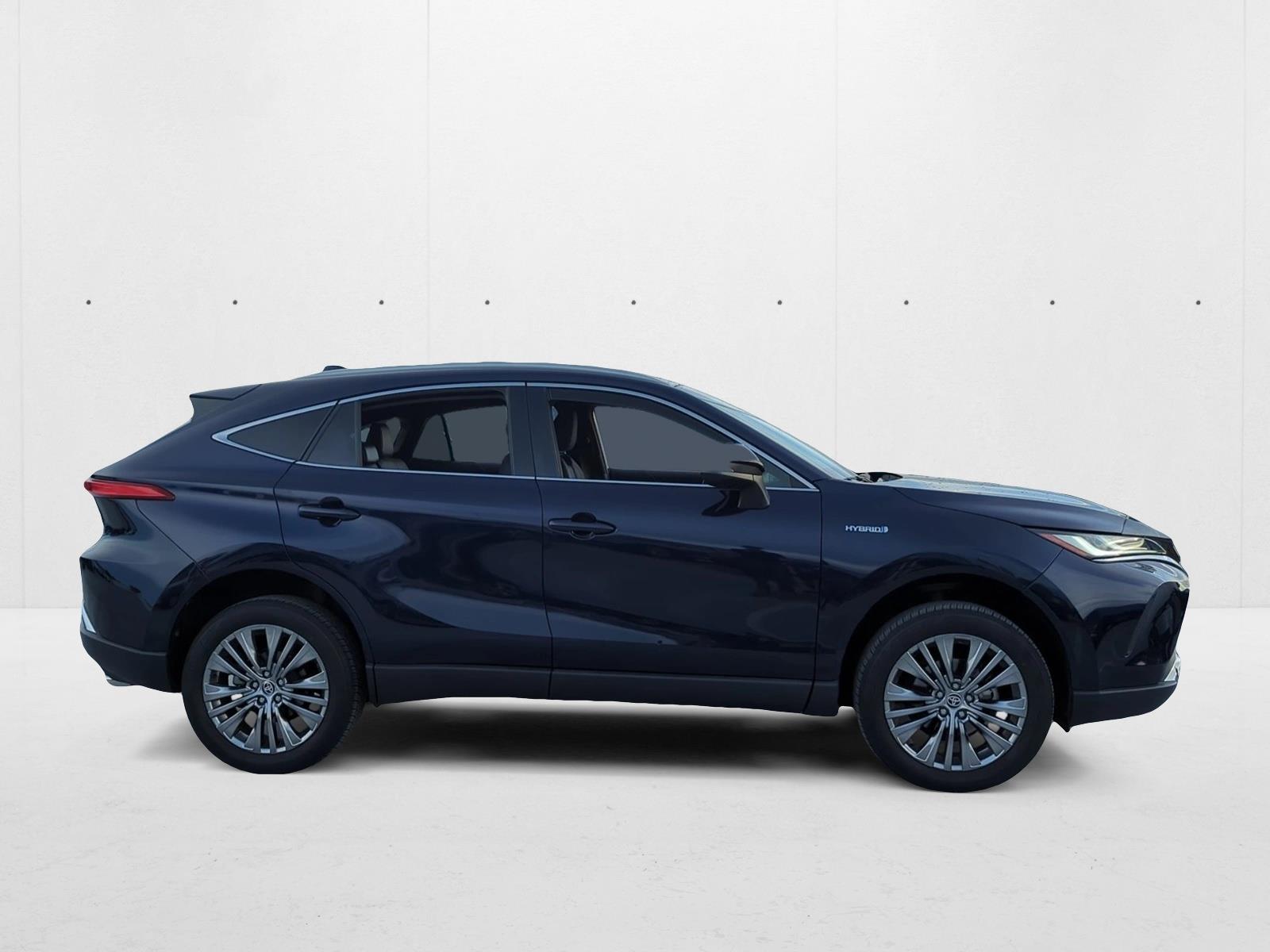 2021 Toyota Venza XLE photo 2