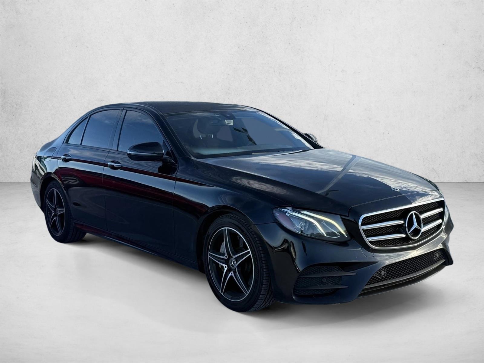 2018 Mercedes Benz E 300 Sedan photo 3