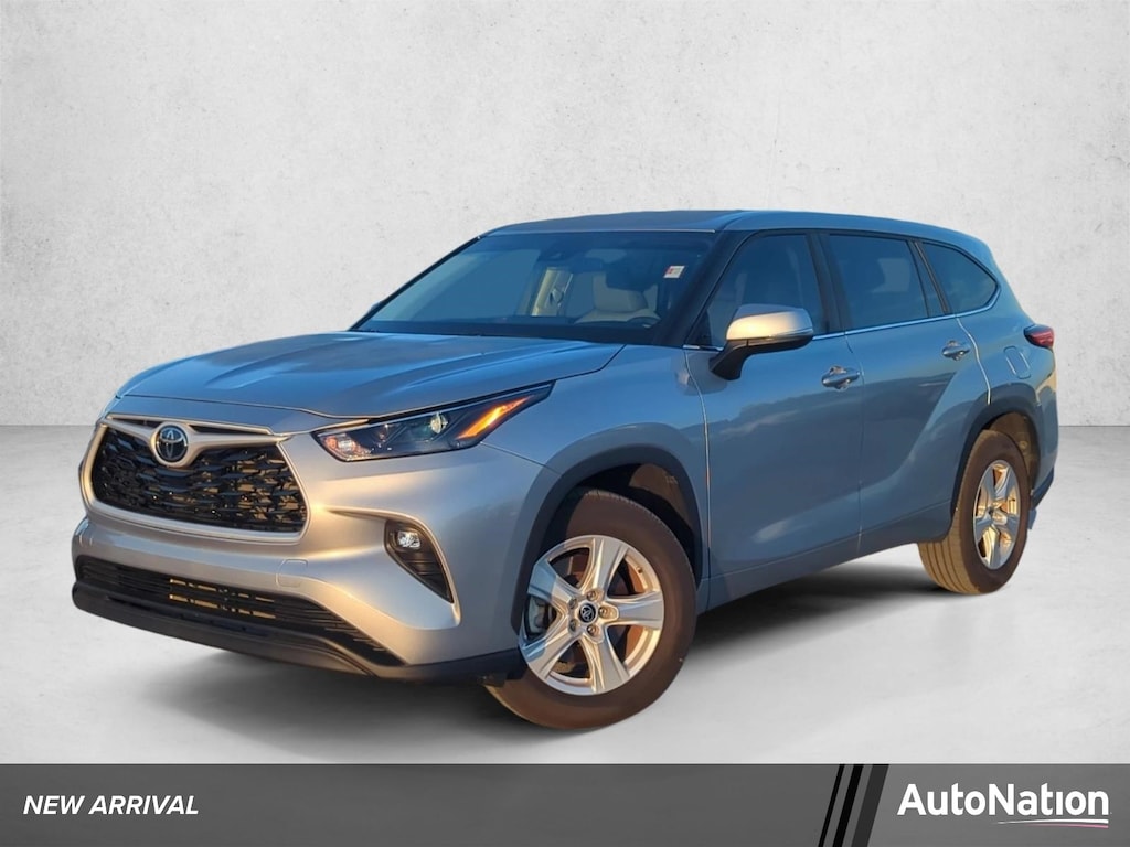 Used 2023 Toyota Highlander LE SUV