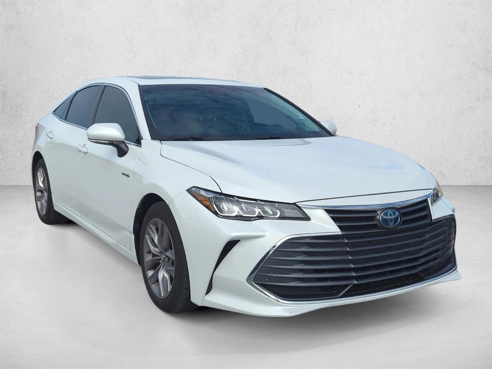 2019 Toyota Avalon Hybrid XLE photo 3