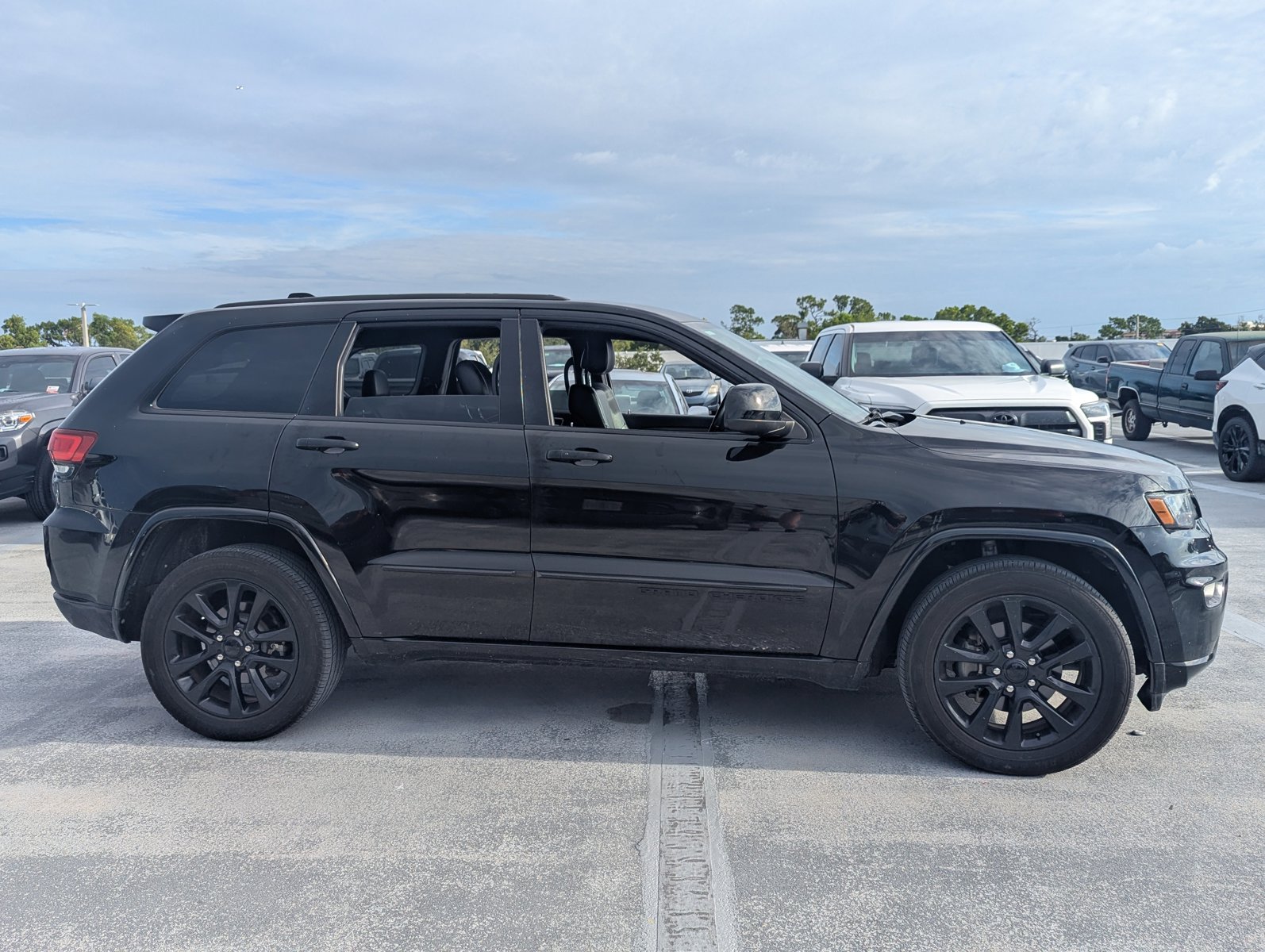 2018 Jeep Grand Cherokee Altitude photo 3