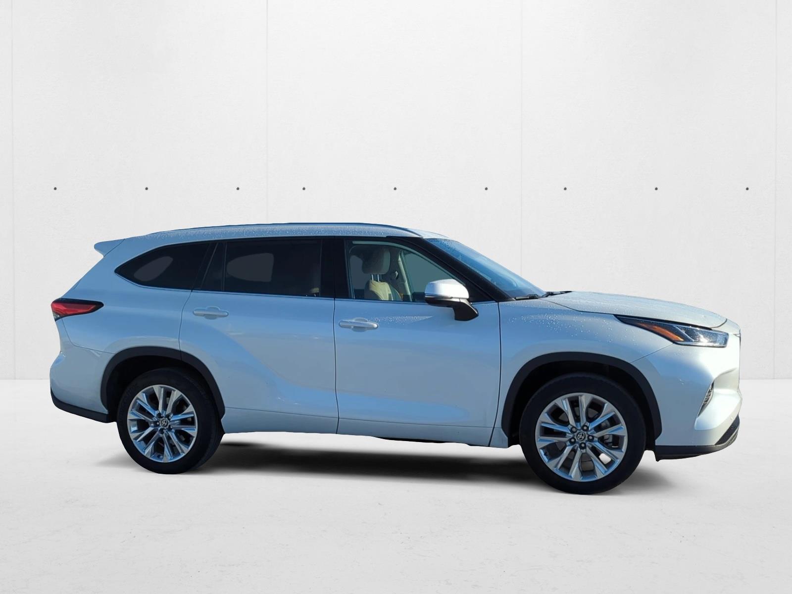 2023 Toyota Highlander Limited photo 2