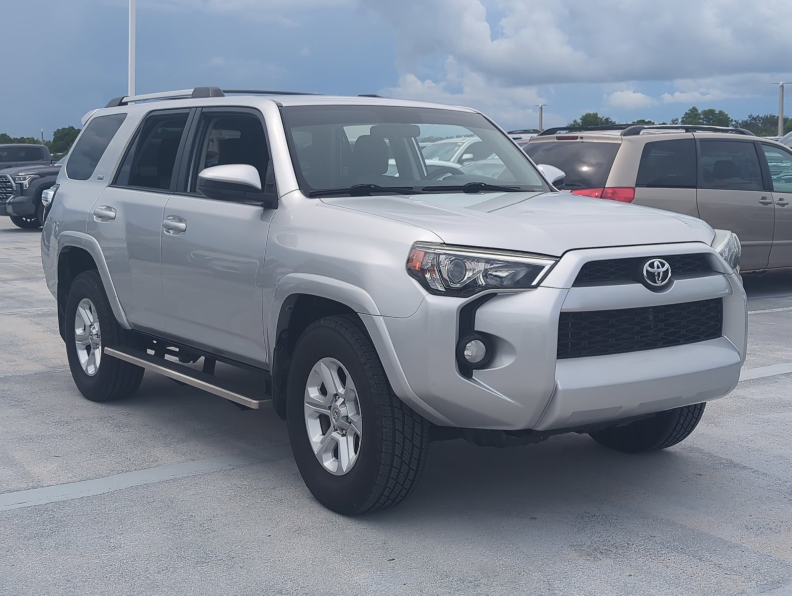 2019 Toyota 4Runner SR5 2WD photo 3