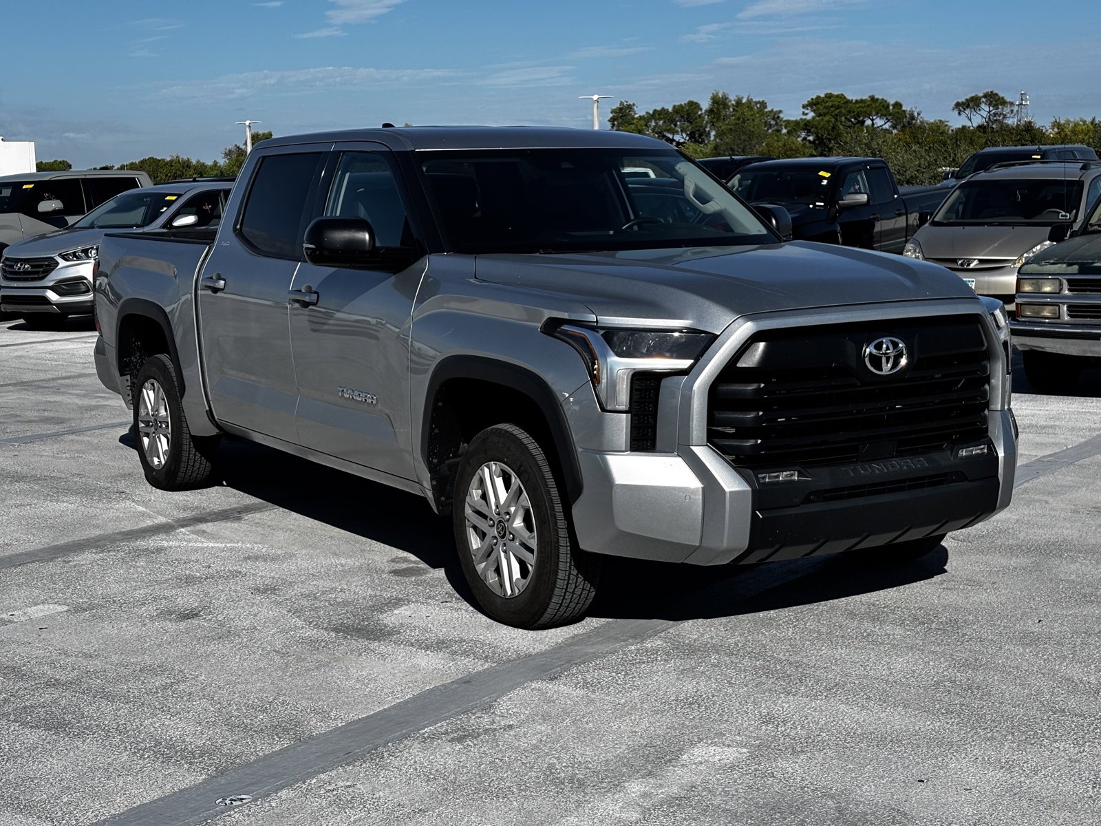 2023 Toyota Tundra SR5 CrewMax photo 3