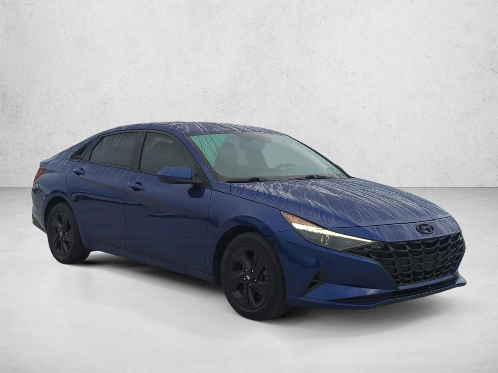 2021 Hyundai Elantra SEL photo 3