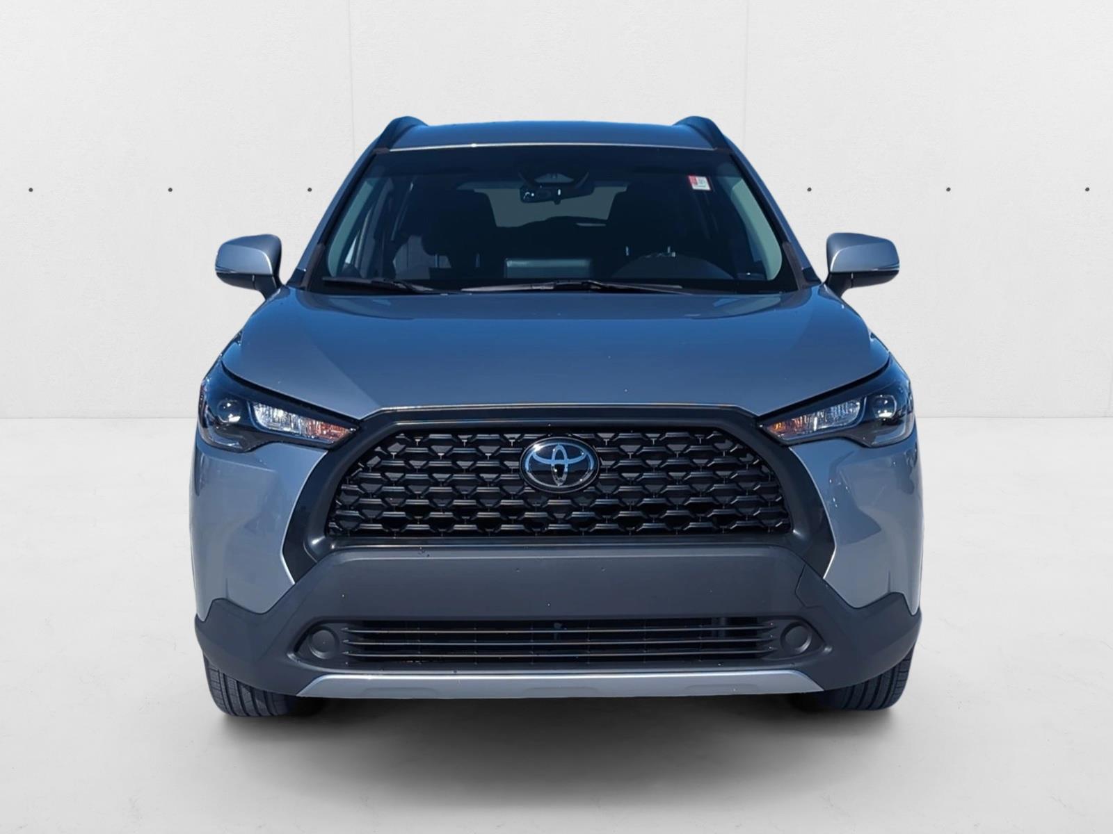 2023 Toyota Corolla Cross LE photo 2