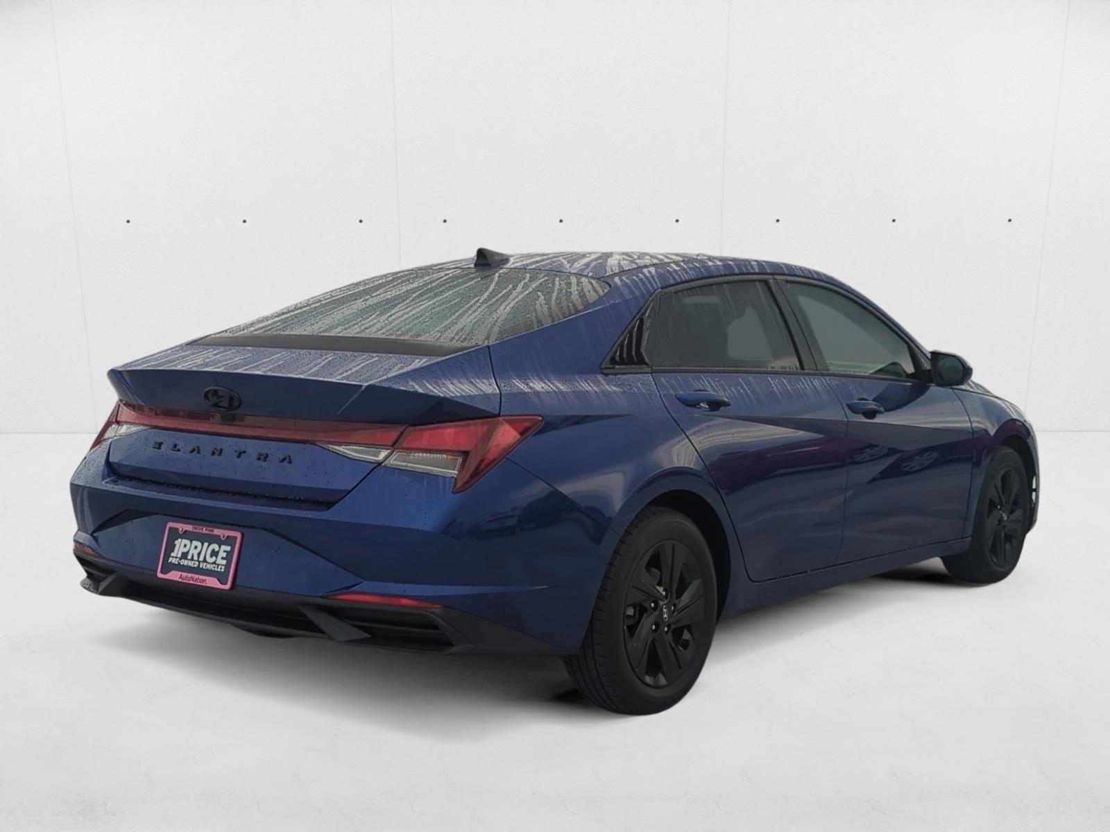 2021 Hyundai Elantra SEL photo 3