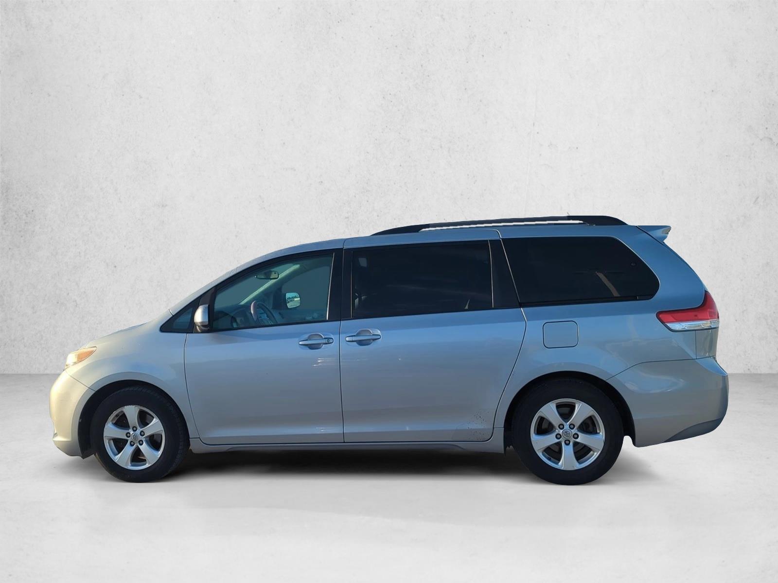 2014 Toyota Sienna LE photo 4