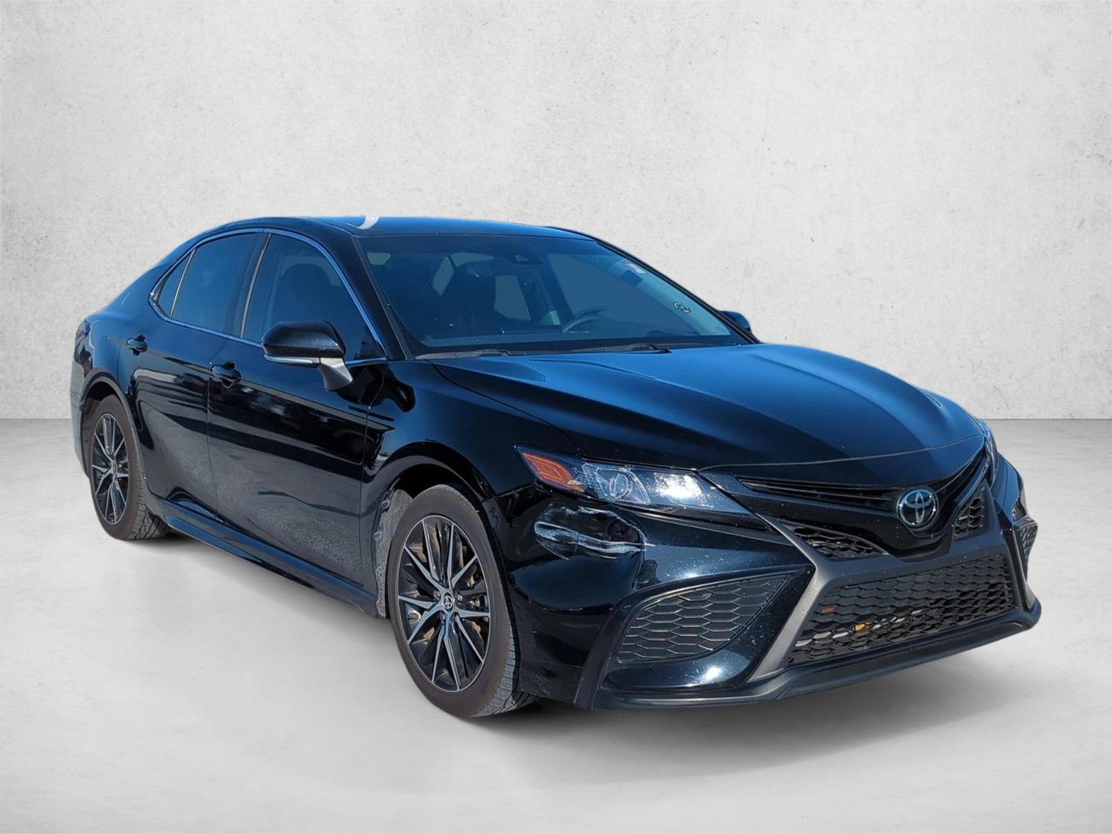 2023 Toyota Camry SE photo 3