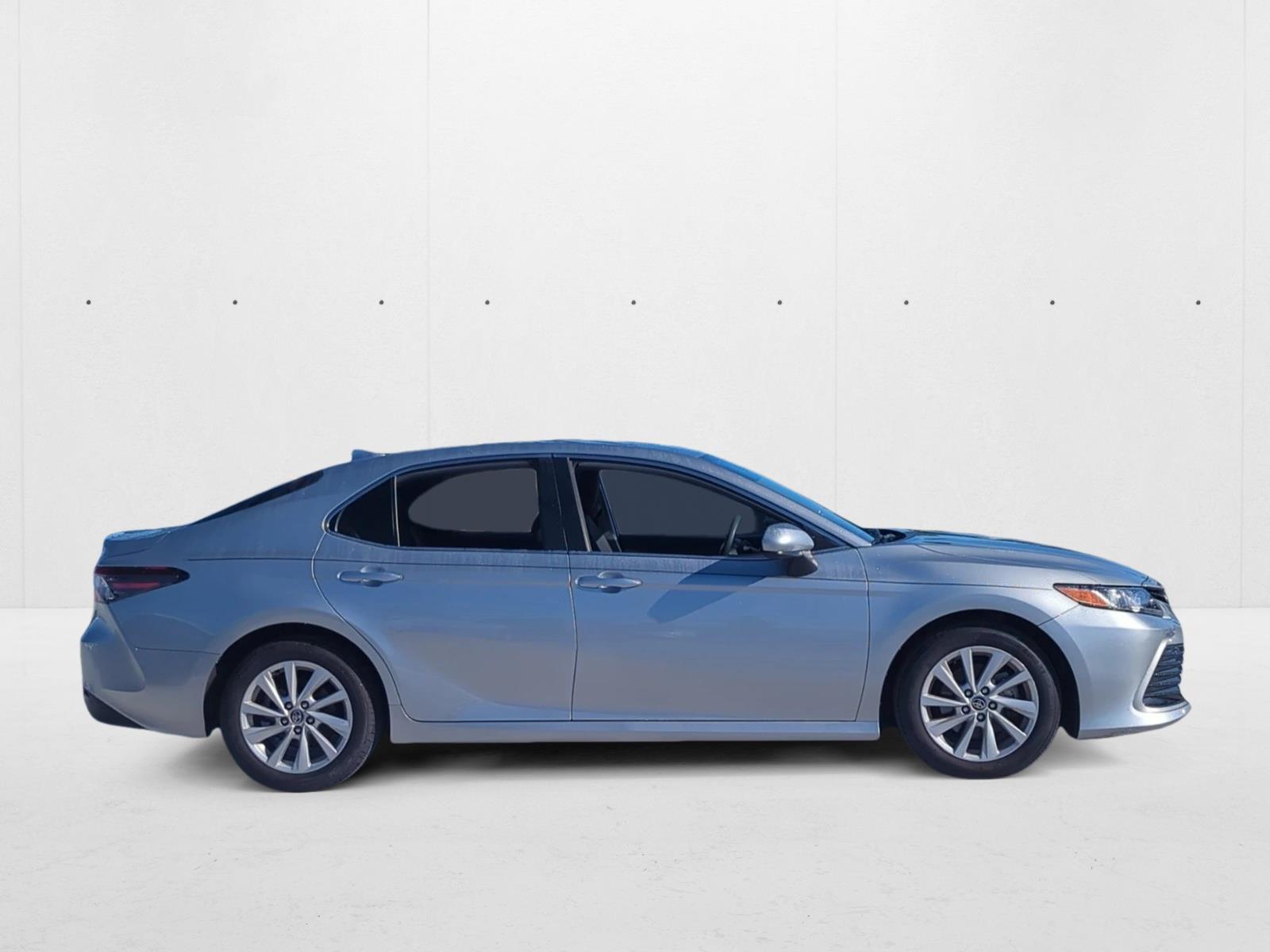 2023 Toyota Camry LE SE photo 4