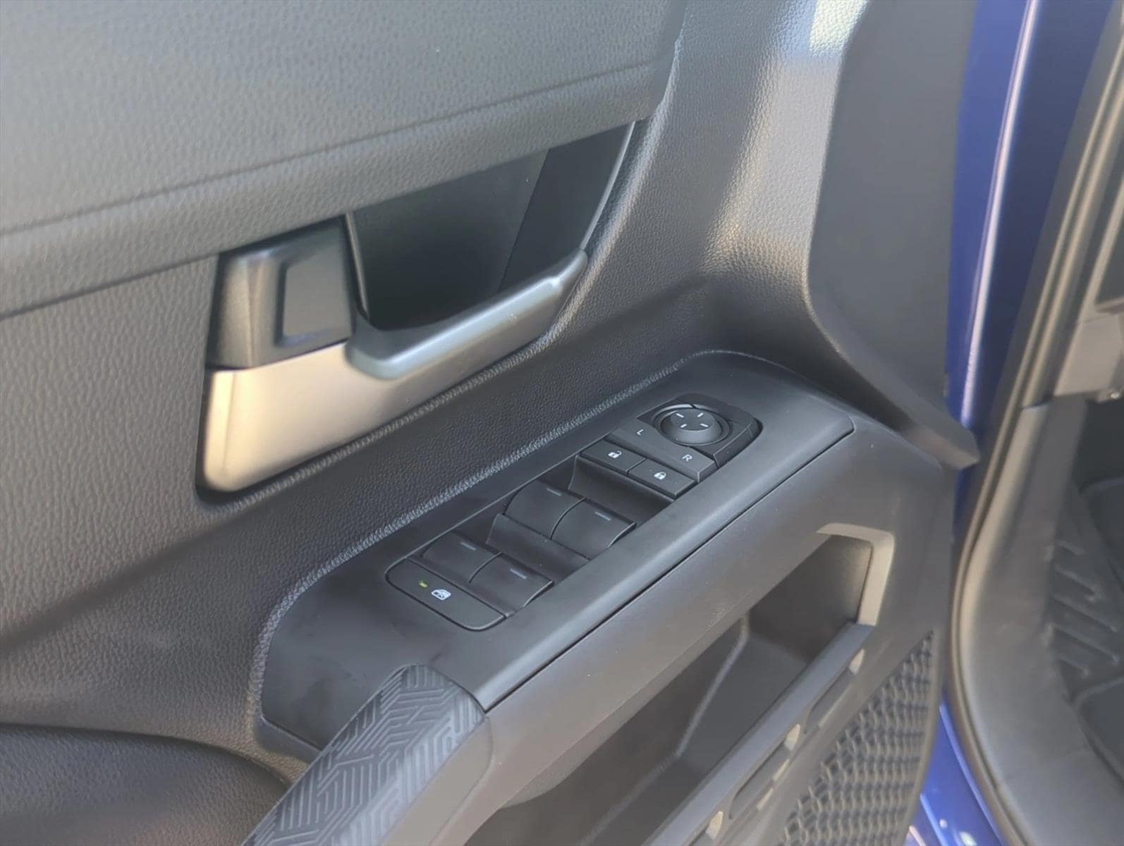 2025 Toyota Tacoma TRD Sport - Photo 11