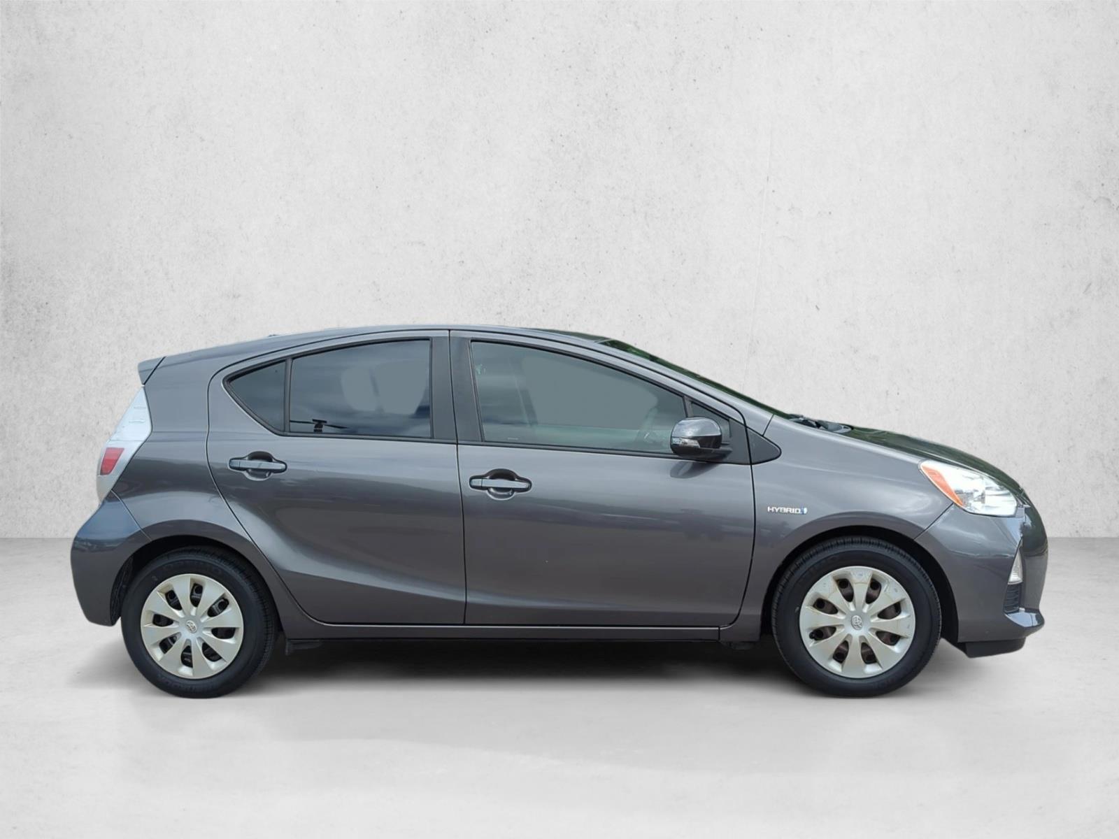 2013 Toyota Prius C Two photo 3