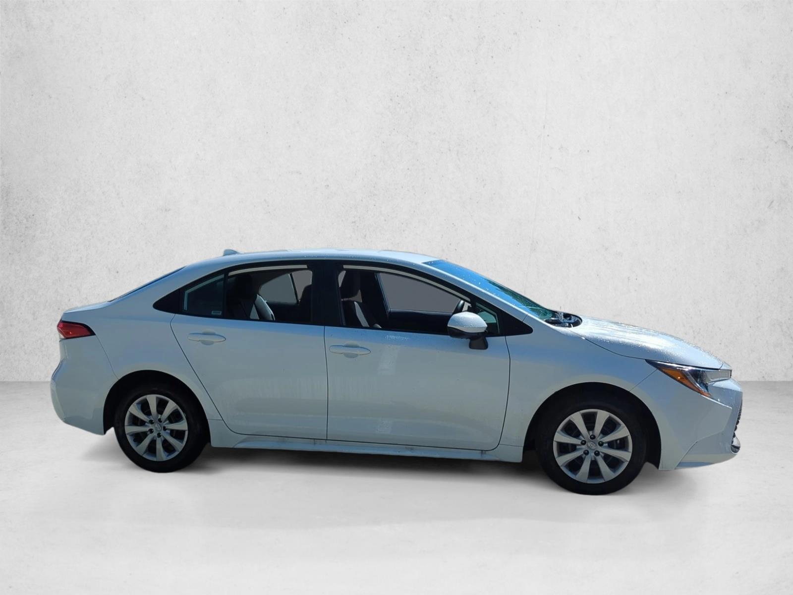 2025 Toyota Corolla LE photo 4