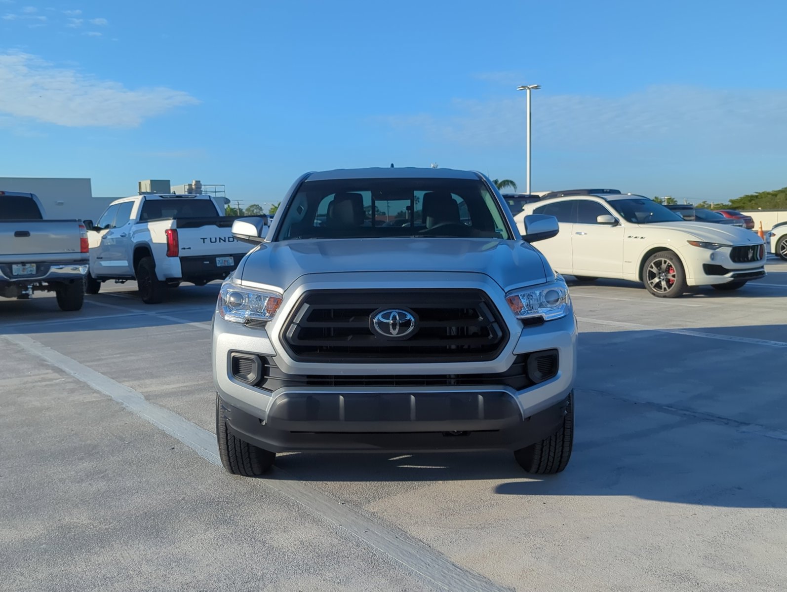 2022 Toyota Tacoma SR Access Cab V6 photo 2