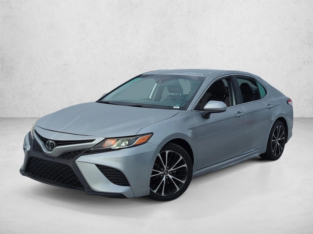Used 2019 Toyota Camry SE Sedan