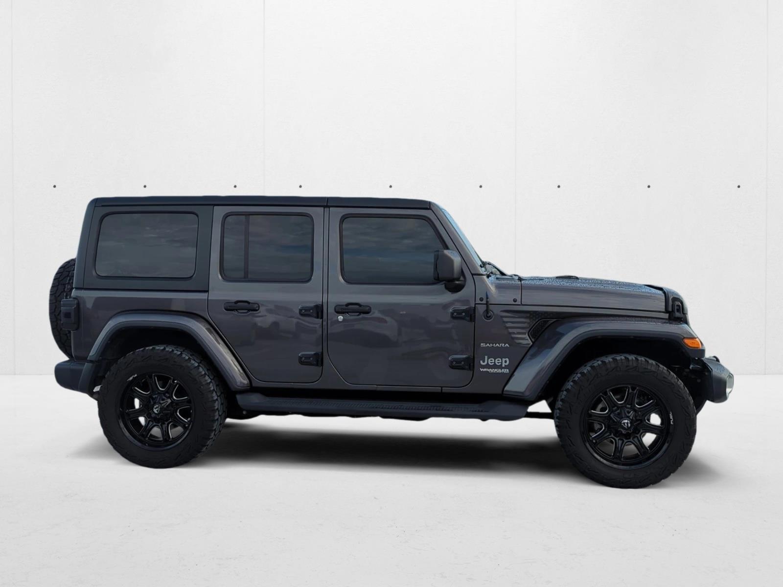 2020 Jeep Wrangler Unlimited Sahara photo 4