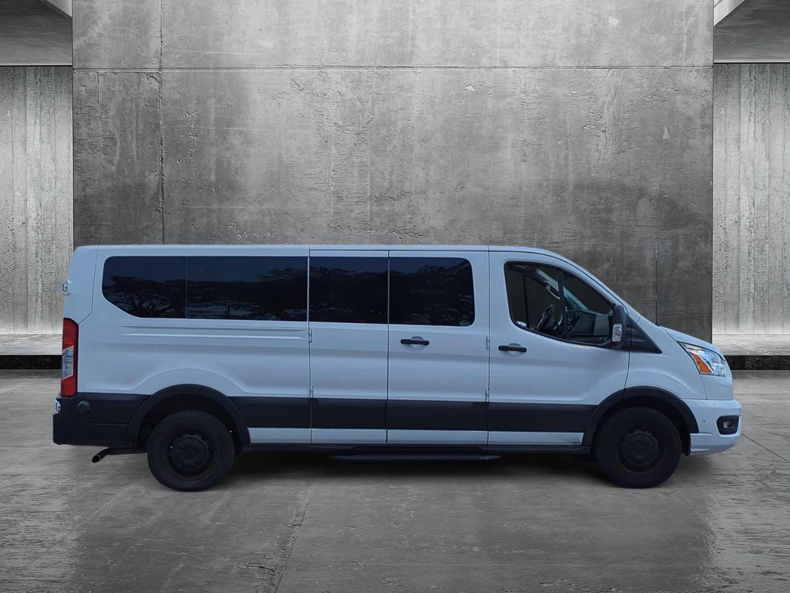 2020 Ford Transit Passenger XL photo 4