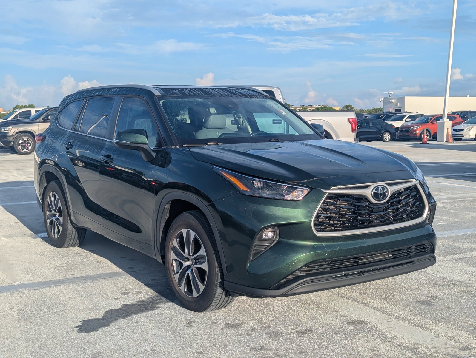 2023 Toyota Highlander XLE photo 3