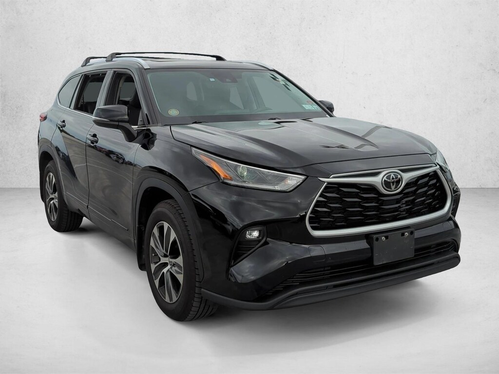 Used 2021 Toyota Highlander XLE SUV