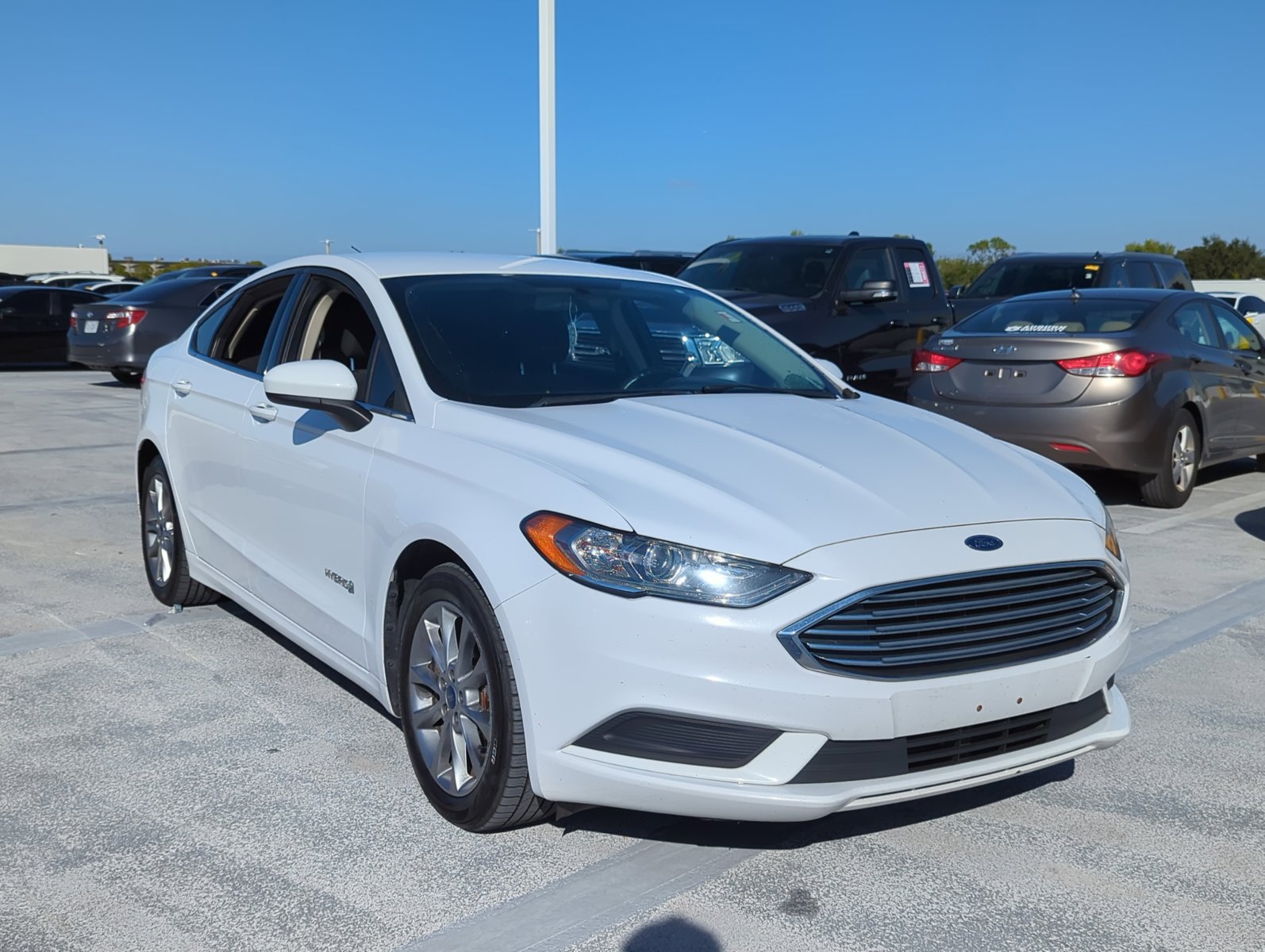 2017 Ford Fusion Hybrid SE photo 3