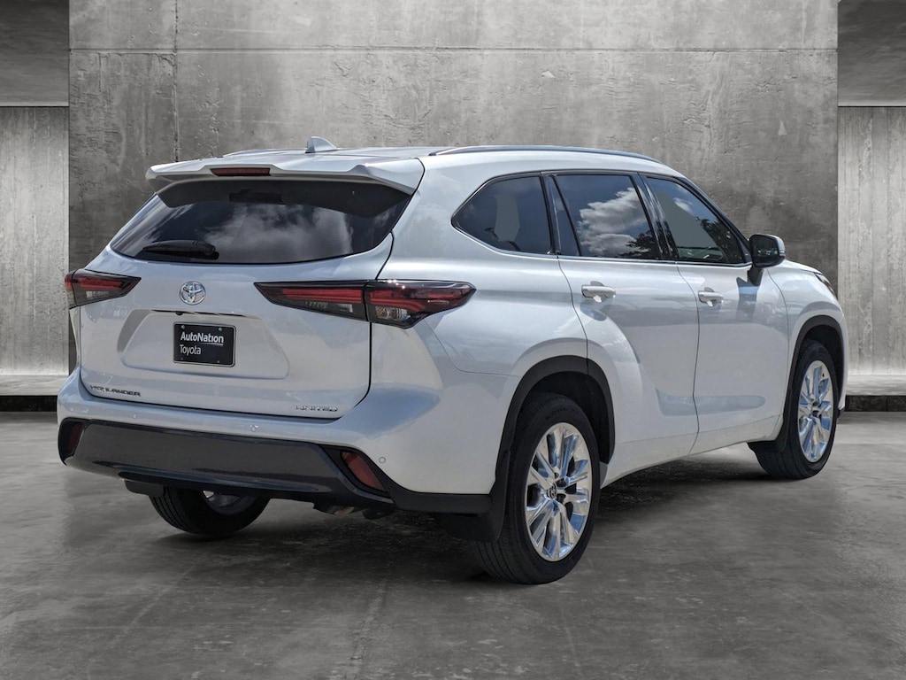 New 2024 Toyota Highlander Limited SUV